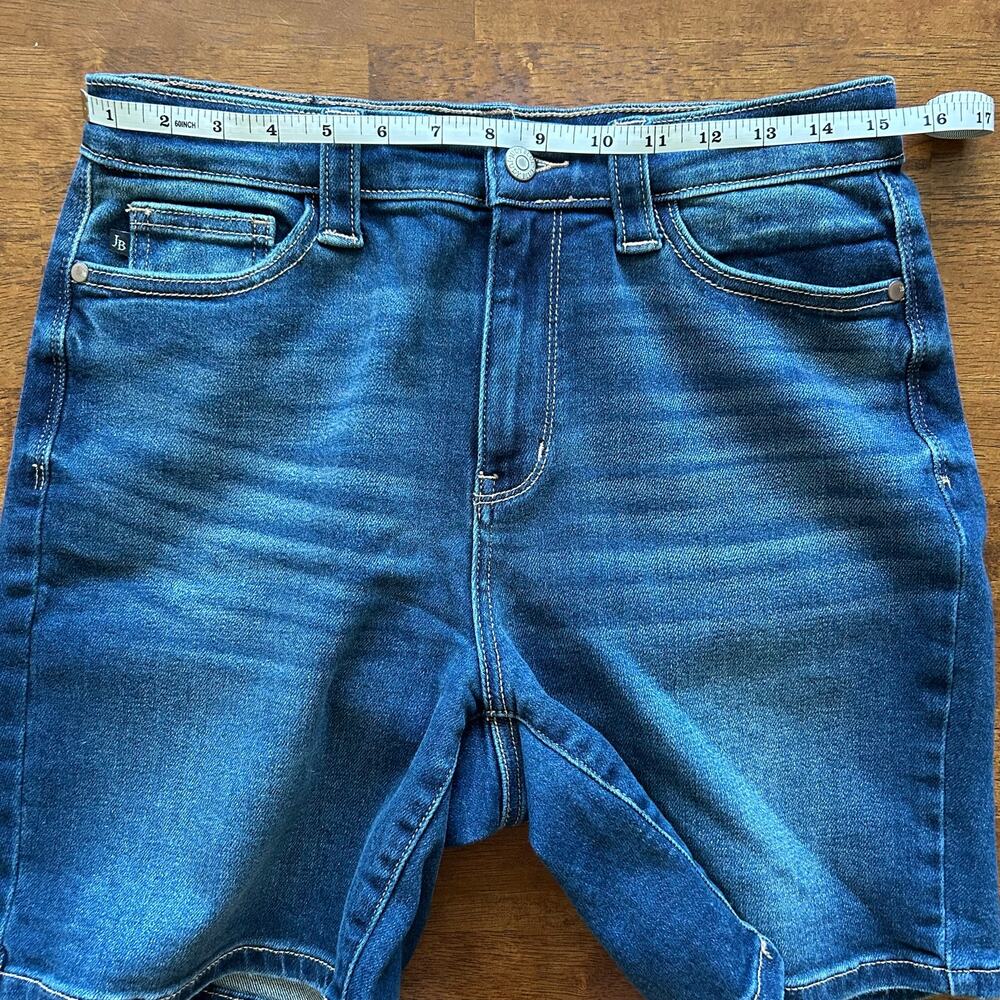 Judy blue women’s jean shorts size large - Picture 3 of 10